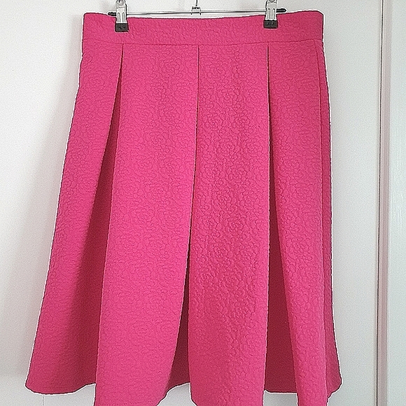 Chic Wish Dresses & Skirts - Chic Wish hot pink skirt with embossed rose pattern - size XL